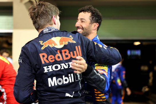1st place and new World Champion, Max Verstappen (NLD) Red Bull Racing RB16B and Daniel Ricciardo (AUS) McLaren MCL35M.12.12.2021. Formula 1 World Championship, Rd 22, Abu Dhabi Grand Prix, Yas Marina Circuit, Abu Dhabi, Race Day.- www.xpbimages.com, EMail: requests@xpbimages.com © Copyright: Batchelor / XPB Images
