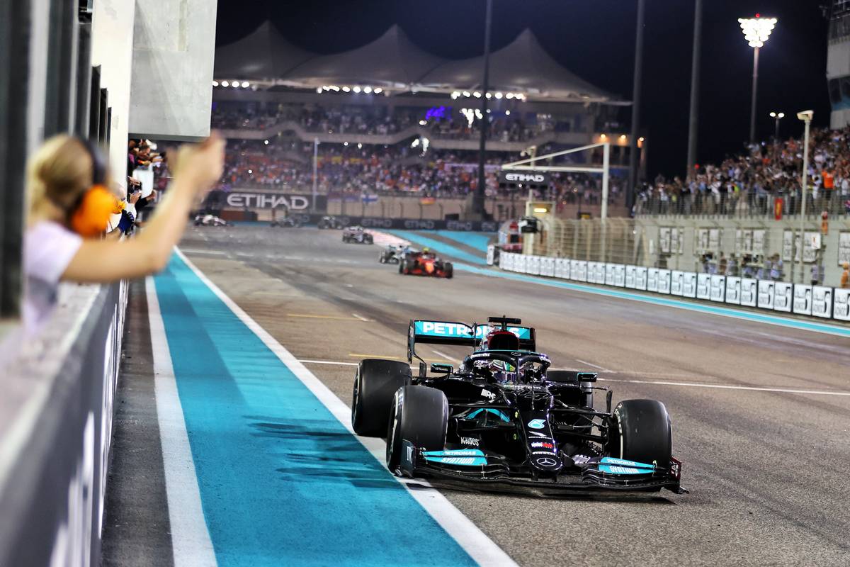 Lewis Hamilton (GBR) Mercedes AMG F1 W12 at the end of the race. 12.12.2021. Formula 1 World Championship, Rd 22, Abu Dhabi Grand Prix, Yas Marina