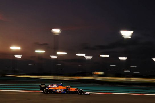 Daniel Ricciardo (AUS) McLaren MCL35M.
12.12.2021. Formula 1 World Championship, Rd 22, Abu Dhabi Grand Prix, Yas Marina Circuit, Abu Dhabi, Race Day.
- www.xpbimages.com, EMail: requests@xpbimages.com © Copyright: Moy / XPB Images