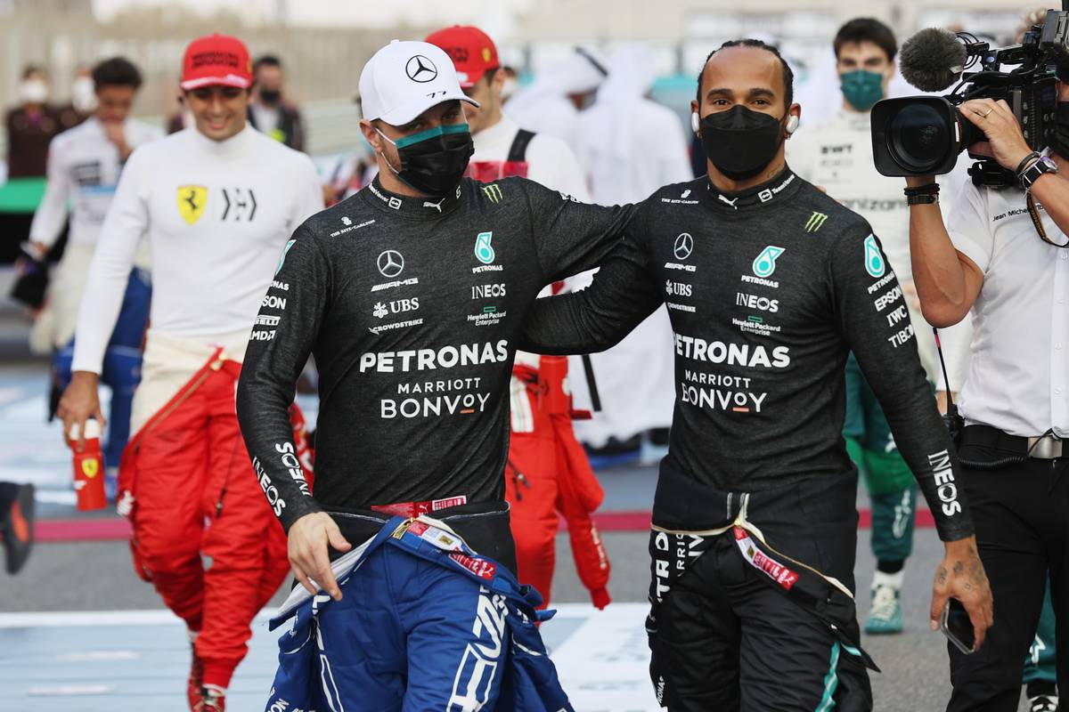 Valtteri Bottas (FIN) Mercedes AMG F1 W12 and Lewis Hamilton (GBR) Mercedes AMG F1 W12. 12.12.2021. Formula 1 World Championship, Rd 22, Abu Dhabi Grand Prix, Yas Marina