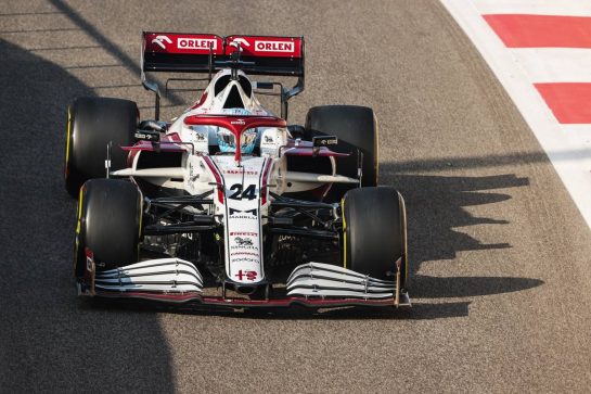 Guanyu Zhou (CHI), Alfa Romeo Racing 14.12.2021. Formula 1 Testing, Yas Marina Circuit, Abu Dhabi, Tuesday.- www.xpbimages.com, EMail: requests@xpbimages.com © Copyright: Charniaux / XPB Images