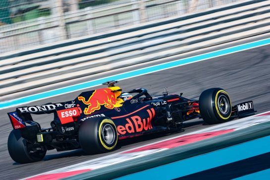 Jüri Vips (EST), Red Bull Racing 14.12.2021. Formula 1 Testing, Yas Marina Circuit, Abu Dhabi, Tuesday.- www.xpbimages.com, EMail: requests@xpbimages.com © Copyright: Charniaux / XPB Images