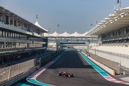 Jüri Vips (EST), Red Bull Racing 14.12.2021. Formula 1 Testing, Yas Marina Circuit, Abu Dhabi, Tuesday.- www.xpbimages.com, EMail: requests@xpbimages.com © Copyright: Charniaux / XPB Images