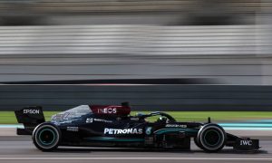 Mercedes' de Vries fastest on first day of Abu Dhabi F1 test