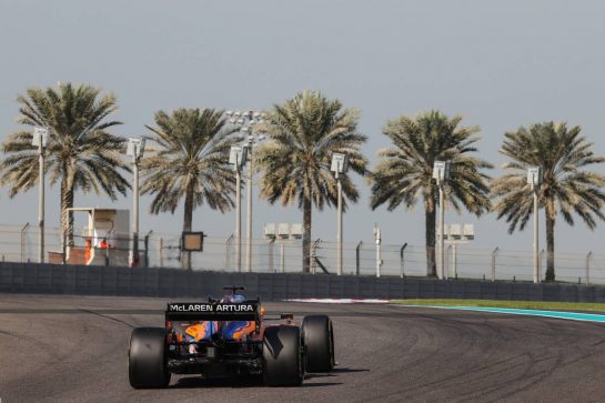 Lando Norris (GBR), McLaren F1 Team 15.12.2021. Formula 1 Testing, Yas Marina Circuit, Abu Dhabi, Wednesday.- www.xpbimages.com, EMail: requests@xpbimages.com © Copyright: Charniaux / XPB Images