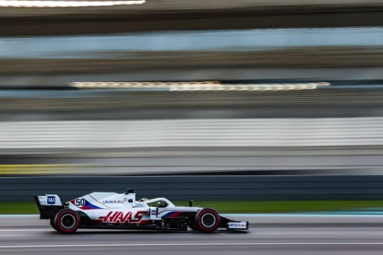 Robert Shwartzman (RUS), Haas F1 Team 15.12.2021. Formula 1 Testing, Yas Marina Circuit, Abu Dhabi, Wednesday.- www.xpbimages.com, EMail: requests@xpbimages.com © Copyright: Charniaux / XPB Images