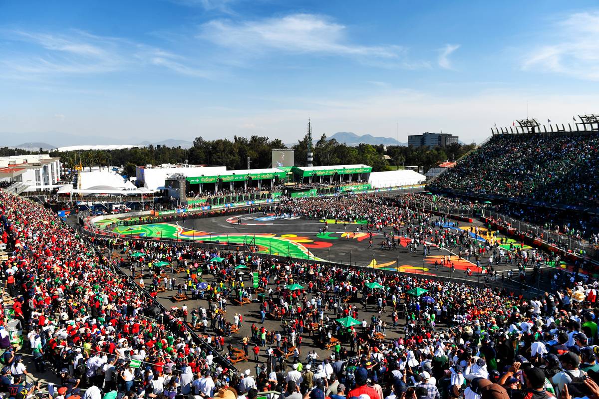 Three Formula 1 Grands Prix topped 300,000 spectators in 2021