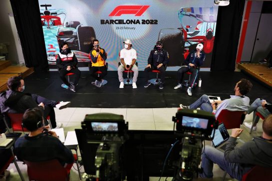 (L to R): Guanyu Zhou (CHN) Alfa Romeo F1 Team; Daniel Ricciardo (AUS) McLaren; Lewis Hamilton (GBR) Mercedes AMG F1; Sergio Perez (MEX) Red Bull Racing; and Nicholas Latifi (CDN) Williams Racing in the FIA Press Conference.
23.02.2022. Formula One Testing, Day One, Barcelona, Spain. Wednesday.
- www.xpbimages.com, EMail: requests@xpbimages.com © Copyright: FIA Pool Image for Editorial Use Only