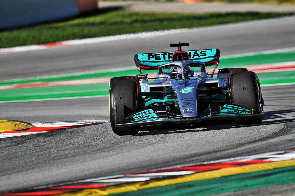 Lewis Hamilton (GBR) Mercedes AMG F1 W13. 24.02.2022. Formula One Testing, Day Two, Barcelona