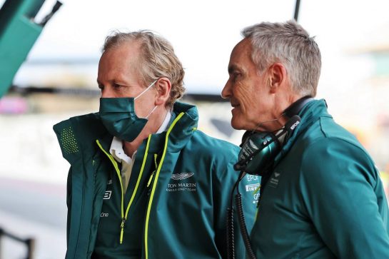 (L to R): Andrew Green (GBR) Aston Martin F1 Team Technical Director with Martin Whitmarsh (GBR) Aston Martin F1 Team Group Chief Executive Officer.
24.02.2022. Formula One Testing, Day Two, Barcelona, Spain. Thursday.
- www.xpbimages.com, EMail: requests@xpbimages.com © Copyright: Moy / XPB Images