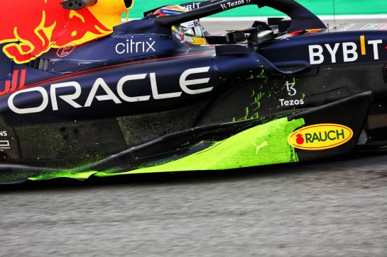 Sergio Perez (MEX) Red Bull Racing RB18 - flow-vis paint on sidepod floor.
24.02.2022. Formula One Testing, Day Two, Barcelona, Spain. Thursday.
- www.xpbimages.com, EMail: requests@xpbimages.com © Copyright: Batchelor / XPB Images