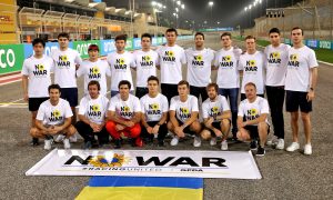 F1 drivers come together for Ukraine in Bahrain
