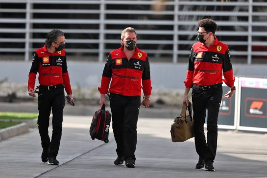 (L to R): Laurent Mekies (FRA) Ferrari Sporting Director with Gino Rosato (CDN) Ferrari and Mattia Binotto (ITA) Ferrari Team Principal.
10.03.2022. Formula 1 Testing, Sakhir, Bahrain, Day One.
- www.xpbimages.com, EMail: requests@xpbimages.com © Copyright: Moy / XPB Images