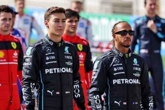 (L to R): George Russell (GBR) Mercedes AMG F1 and Lewis Hamilton (GBR) Mercedes AMG F1.
10.03.2022. Formula 1 Testing, Sakhir, Bahrain, Day One.
- www.xpbimages.com, EMail: requests@xpbimages.com © Copyright: Bearne / XPB Images