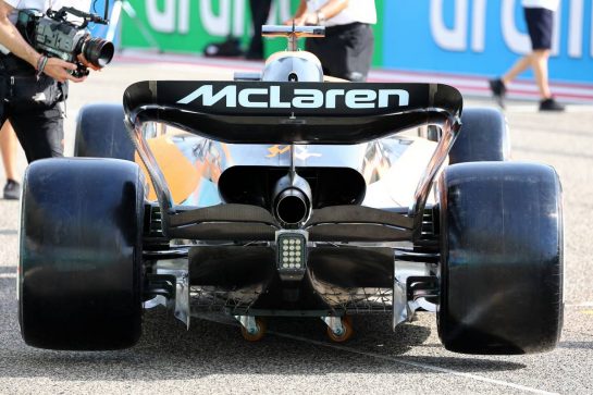 McLaren MCL36 rear wing.
10.03.2022. Formula 1 Testing, Sakhir, Bahrain, Day One.
- www.xpbimages.com, EMail: requests@xpbimages.com © Copyright: Batchelor / XPB Images