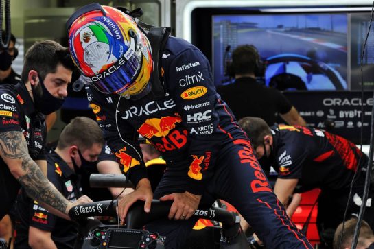 Sergio Perez (MEX) Red Bull Racing RB18.
10.03.2022. Formula 1 Testing, Sakhir, Bahrain, Day One.
- www.xpbimages.com, EMail: requests@xpbimages.com © Copyright: Bearne / XPB Images