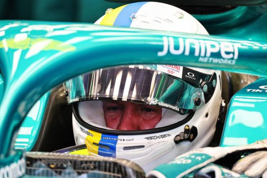 Sebastian Vettel (GER) Aston Martin F1 Team AMR22.
10.03.2022. Formula 1 Testing, Sakhir, Bahrain, Day One.
- www.xpbimages.com, EMail: requests@xpbimages.com © Copyright: Batchelor / XPB Images