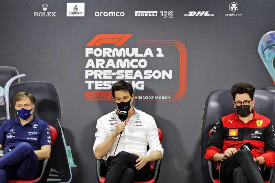 (L to R): Jost Capito (GER) Williams Racing Chief Executive Officer; Toto Wolff (GER) Mercedes AMG F1 Shareholder and Executive Director; and Mattia Binotto (ITA) Ferrari Team Principal, in the FIA Press Conference.
10.03.2022. Formula 1 Testing, Sakhir, Bahrain, Day One.
- www.xpbimages.com, EMail: requests@xpbimages.com © Copyright: Bearne / XPB Images