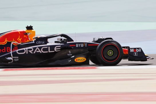 Max Verstappen (NLD) Red Bull Racing RB18.
11.03.2022. Formula 1 Testing, Sakhir, Bahrain, Day Two.
- www.xpbimages.com, EMail: requests@xpbimages.com © Copyright: Bearne / XPB Images
