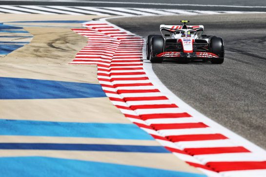 Mick Schumacher (GER) Haas VF-22.
11.03.2022. Formula 1 Testing, Sakhir, Bahrain, Day Two.
- www.xpbimages.com, EMail: requests@xpbimages.com © Copyright: Moy / XPB Images