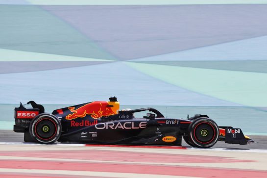 Max Verstappen (NLD) Red Bull Racing RB18.
11.03.2022. Formula 1 Testing, Sakhir, Bahrain, Day Two.
- www.xpbimages.com, EMail: requests@xpbimages.com © Copyright: Bearne / XPB Images