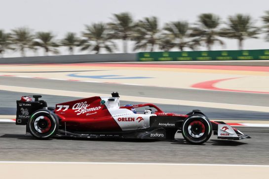 Valtteri Bottas (FIN) Alfa Romeo F1 Team C42.
11.03.2022. Formula 1 Testing, Sakhir, Bahrain, Day Two.
- www.xpbimages.com, EMail: requests@xpbimages.com © Copyright: Moy / XPB Images