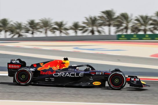 Max Verstappen (NLD) Red Bull Racing RB18.
11.03.2022. Formula 1 Testing, Sakhir, Bahrain, Day Two.
- www.xpbimages.com, EMail: requests@xpbimages.com © Copyright: Moy / XPB Images