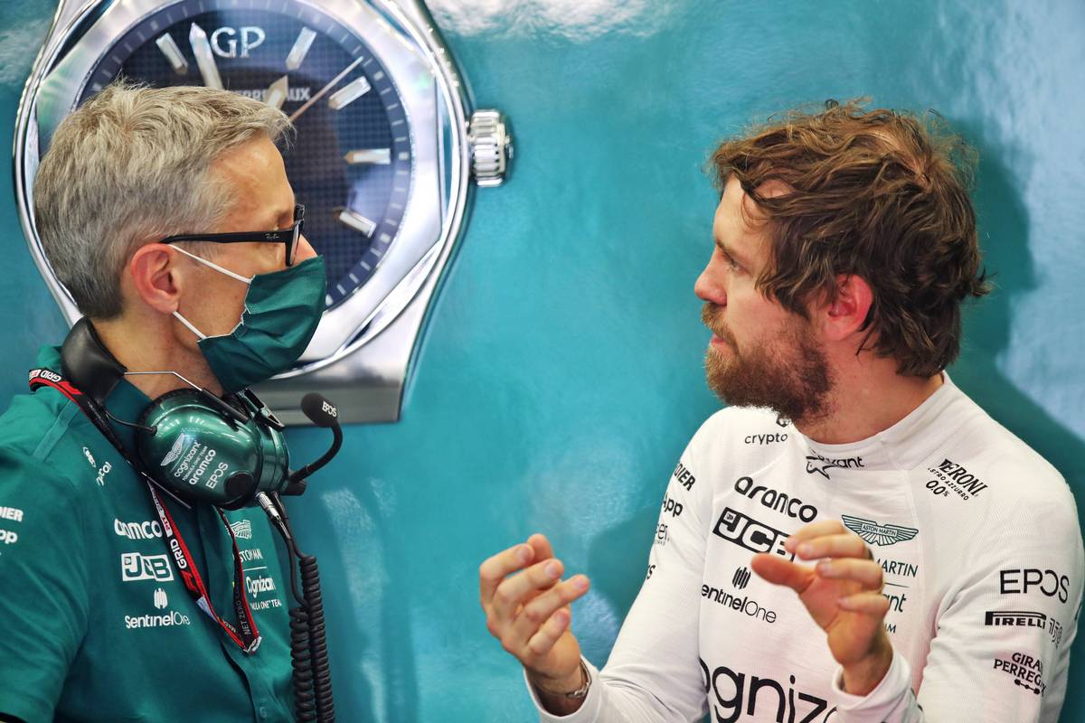 Mike Krack (LUX) Aston Martin F1 Team, Team Principal with Sebastian Vettel (GER) Aston Martin F1 Team. 11.03.2022. Formula 1 Testing, Sakhir, Bahrain