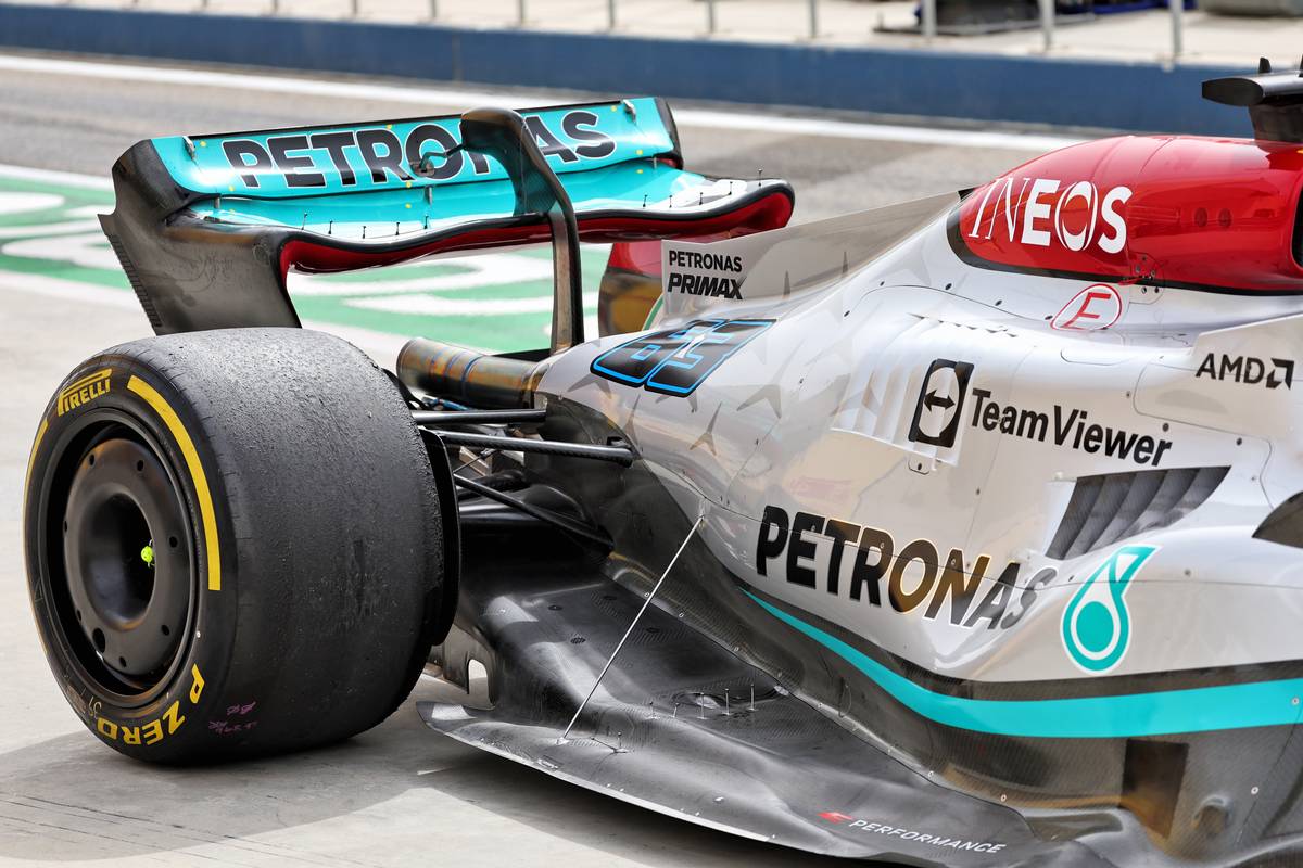 George Russell (GBR) Mercedes AMG F1 W13 - floor and sidepod detail. 11.03.2022. Formula 1 Testing, Sakhir, Bahrain