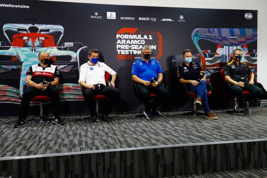 The FIA Press Conference (L to R): Frederic Vasseur (FRA) Alfa Romeo F1 Team Team Principal; Guenther Steiner (ITA) Haas F1 Team Prinicipal; Otmar Szafnauer (USA) Alpine F1 Team, Team Principal; Christian Horner (GBR) Red Bull Racing Team Principal; Andreas Seidl, McLaren Managing Director.
11.03.2022. Formula 1 Testing, Sakhir, Bahrain, Day Two.
- www.xpbimages.com, EMail: requests@xpbimages.com © Copyright: XPB Images