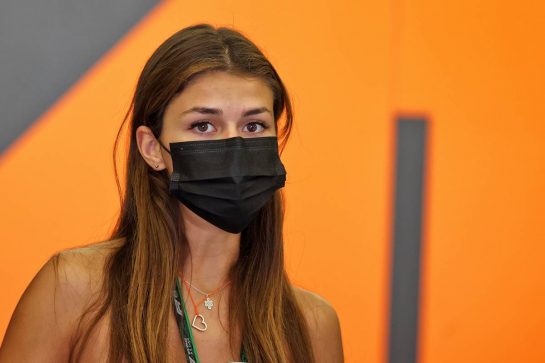 Luisinha Oliveira (POR), girlfriend of Lando Norris (GBR) McLaren.
12.03.2022. Formula 1 Testing, Sakhir, Bahrain, Day Three.
- www.xpbimages.com, EMail: requests@xpbimages.com © Copyright: Moy / XPB Images