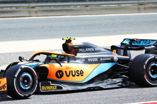 Lando Norris (GBR) McLaren MCL36 - floor and sidepod detail.
12.03.2022. Formula 1 Testing, Sakhir, Bahrain, Day Three.
- www.xpbimages.com, EMail: requests@xpbimages.com © Copyright: Batchelor / XPB Images