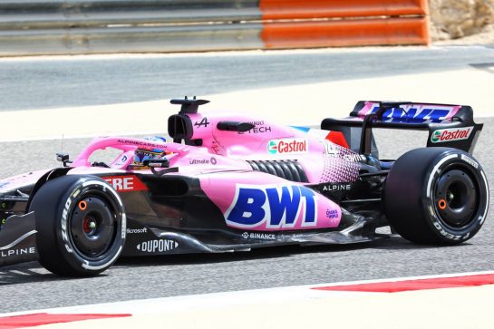 Fernando Alonso (ESP) Alpine F1 Team A522 - floor and sidepod detail.
12.03.2022. Formula 1 Testing, Sakhir, Bahrain, Day Three.
- www.xpbimages.com, EMail: requests@xpbimages.com © Copyright: Batchelor / XPB Images