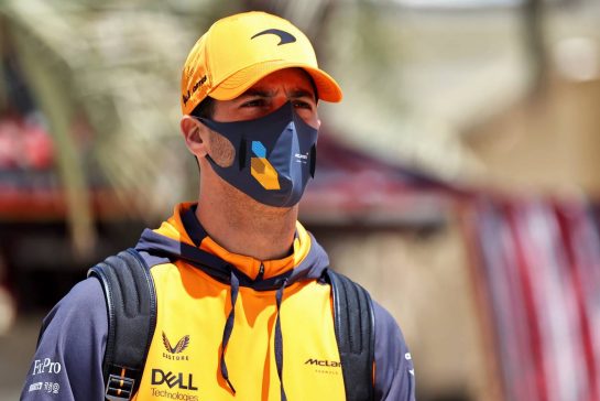 Daniel Ricciardo (AUS) McLaren.
18.03.2022. Formula 1 World Championship, Rd 1, Bahrain Grand Prix, Sakhir, Bahrain, Practice Day
- www.xpbimages.com, EMail: requests@xpbimages.com © Copyright: Batchelor / XPB Images