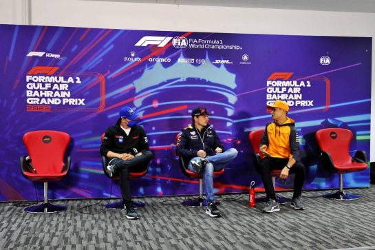 (L to R): Mick Schumacher (GER) Haas F1 Team; Max Verstappen (NLD) Red Bull Racing; and Lando Norris (GBR) McLaren, in the FIA Press Conference.
18.03.2022. Formula 1 World Championship, Rd 1, Bahrain Grand Prix, Sakhir, Bahrain, Practice Day
- www.xpbimages.com, EMail: requests@xpbimages.com © Copyright: Bearne / XPB Images