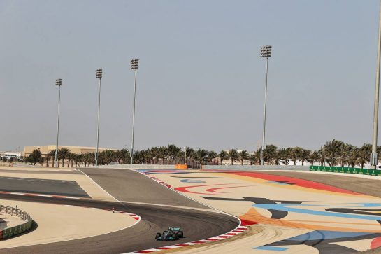 Lewis Hamilton (GBR) Mercedes AMG F1 W13.
18.03.2022. Formula 1 World Championship, Rd 1, Bahrain Grand Prix, Sakhir, Bahrain, Practice Day
- www.xpbimages.com, EMail: requests@xpbimages.com © Copyright: Moy / XPB Images