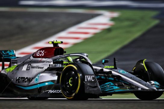 Lewis Hamilton (GBR) Mercedes AMG F1 W13.
18.03.2022. Formula 1 World Championship, Rd 1, Bahrain Grand Prix, Sakhir, Bahrain, Practice Day
 - www.xpbimages.com, EMail: requests@xpbimages.com © Copyright: Coates / XPB Images