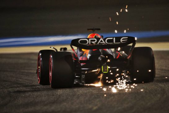 Max Verstappen (NLD) Red Bull Racing RB18 sends sparks flying.
18.03.2022. Formula 1 World Championship, Rd 1, Bahrain Grand Prix, Sakhir, Bahrain, Practice Day
 - www.xpbimages.com, EMail: requests@xpbimages.com © Copyright: Coates / XPB Images