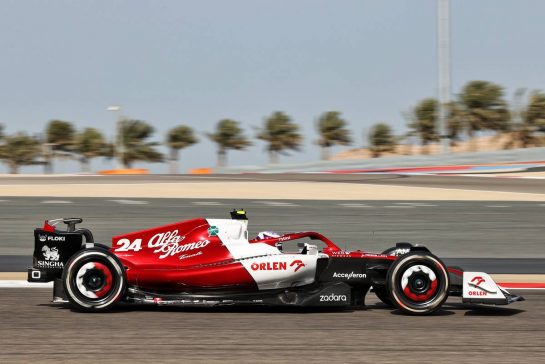 Guanyu Zhou (CHN) Alfa Romeo F1 Team C42.
19.03.2022. Formula 1 World Championship, Rd 1, Bahrain Grand Prix, Sakhir, Bahrain, Qualifying Day.
- www.xpbimages.com, EMail: requests@xpbimages.com © Copyright: Moy / XPB Images