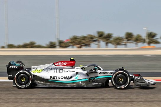 Lewis Hamilton (GBR) Mercedes AMG F1 W13.
19.03.2022. Formula 1 World Championship, Rd 1, Bahrain Grand Prix, Sakhir, Bahrain, Qualifying Day.
- www.xpbimages.com, EMail: requests@xpbimages.com © Copyright: Moy / XPB Images