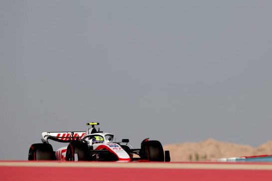 Mick Schumacher (GER) Haas VF-22.
19.03.2022. Formula 1 World Championship, Rd 1, Bahrain Grand Prix, Sakhir, Bahrain, Qualifying Day.
 - www.xpbimages.com, EMail: requests@xpbimages.com © Copyright: Coates / XPB Images