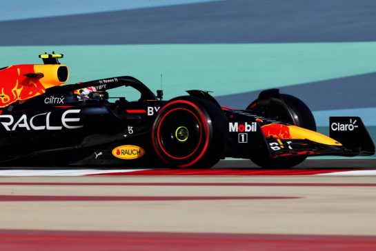 Sergio Perez (MEX) Red Bull Racing RB18.
19.03.2022. Formula 1 World Championship, Rd 1, Bahrain Grand Prix, Sakhir, Bahrain, Qualifying Day.
 - www.xpbimages.com, EMail: requests@xpbimages.com © Copyright: Coates / XPB Images