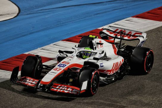 Mick Schumacher (GER) Haas VF-22.
19.03.2022. Formula 1 World Championship, Rd 1, Bahrain Grand Prix, Sakhir, Bahrain, Qualifying Day.
 - www.xpbimages.com, EMail: requests@xpbimages.com © Copyright: Coates / XPB Images
