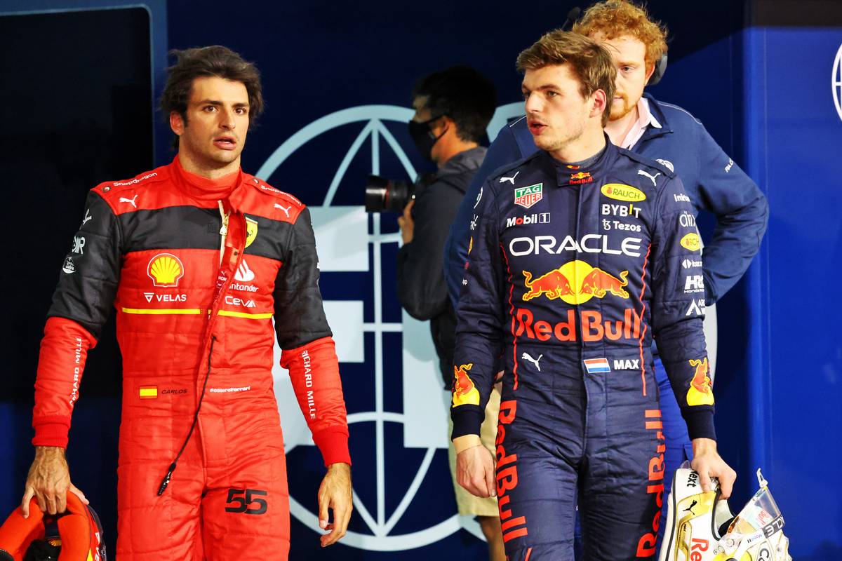Carlos Sainz Jr (ESP) Ferrari with Max Verstappen (NLD) Red Bull Racing in qualifying parc ferme. 19.03.2022. Formula 1 World Championship, Rd 1, Bahrain Grand Prix, Sakhir