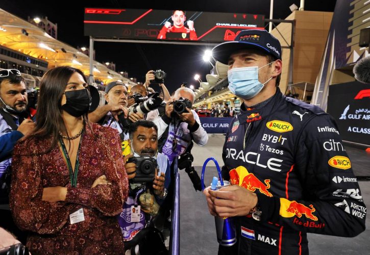 Max Verstappen (NLD) Red Bull Racing with girlfriend Kelly Piquet (BRA) in qualifying parc ferme. 19.03.2022. Formula 1 World Championship, Rd 1, Bahrain Grand Prix, Sakhir, Bahrain, Qualifying