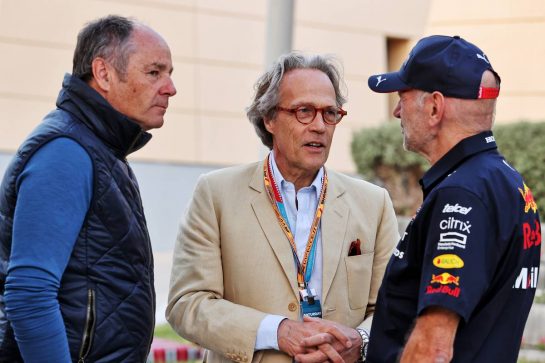 (L to R): Gerhard Berger (AUT) with Martin Reiss (SUI) Driver Manager and Adrian Newey (GBR) Red Bull Racing Chief Technical Officer.
19.03.2022. Formula 1 World Championship, Rd 1, Bahrain Grand Prix, Sakhir, Bahrain, Qualifying Day.
- www.xpbimages.com, EMail: requests@xpbimages.com © Copyright: Moy / XPB Images