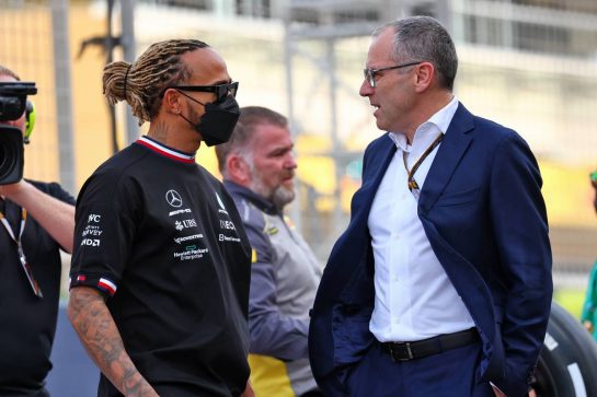 (L to R): Lewis Hamilton (GBR) Mercedes AMG F1 with Stefano Domenicali (ITA) Formula One President and CEO.
20.03.2022. Formula 1 World Championship, Rd 1, Bahrain Grand Prix, Sakhir, Bahrain, Race Day.
- www.xpbimages.com, EMail: requests@xpbimages.com © Copyright: Batchelor / XPB Images