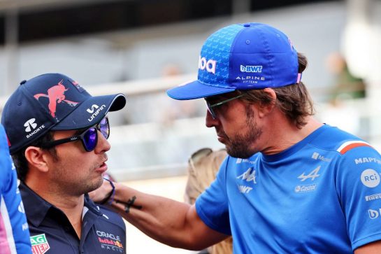 (L to R): Sergio Perez (MEX) Red Bull Racing and Fernando Alonso (ESP) Alpine F1 Team on the drivers parade.
20.03.2022. Formula 1 World Championship, Rd 1, Bahrain Grand Prix, Sakhir, Bahrain, Race Day.
- www.xpbimages.com, EMail: requests@xpbimages.com © Copyright: Batchelor / XPB Images