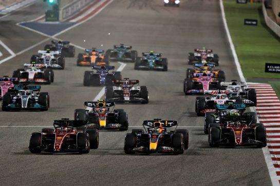 Charles Leclerc (MON) Ferrari F1-75 leads Max Verstappen (NLD) Red Bull Racing RB18 and Carlos Sainz Jr (ESP) Ferrari F1-75 at the start of the race.
20.03.2022. Formula 1 World Championship, Rd 1, Bahrain Grand Prix, Sakhir, Bahrain, Race Day.
- www.xpbimages.com, EMail: requests@xpbimages.com © Copyright: Moy / XPB Images
