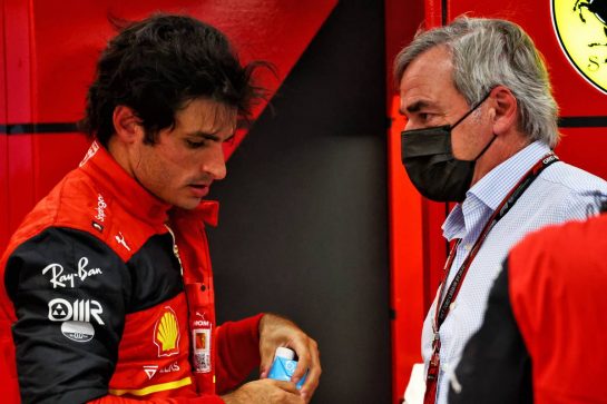 (L to R): Carlos Sainz Jr (ESP) Ferrari with his father Carlos Sainz (ESP).
25.03.2022 Formula 1 World Championship, Rd 2, Saudi Arabian Grand Prix, Jeddah, Saudi Arabia, Practice Day.
- www.xpbimages.com, EMail: requests@xpbimages.com © Copyright: Batchelor / XPB Images